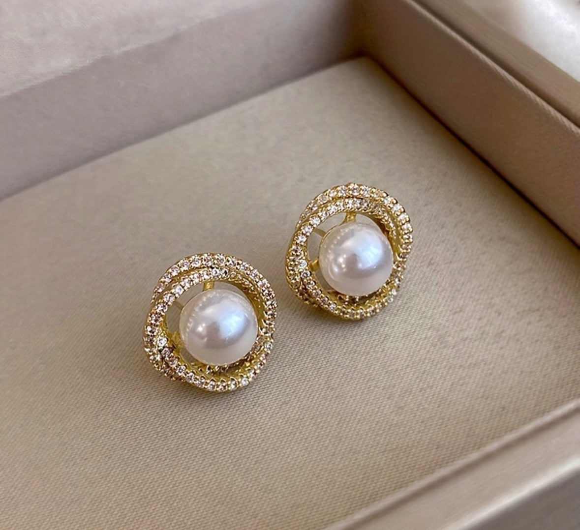 E6000 Aretes perla contorno brillante aleacion 1.5cm