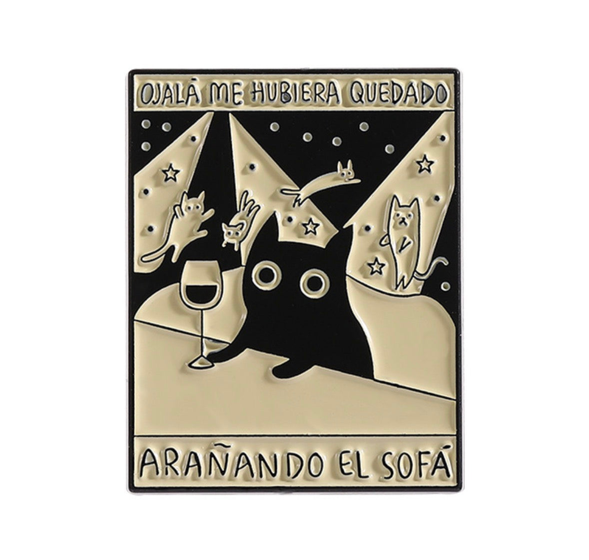 P179 pin arañando el sofá