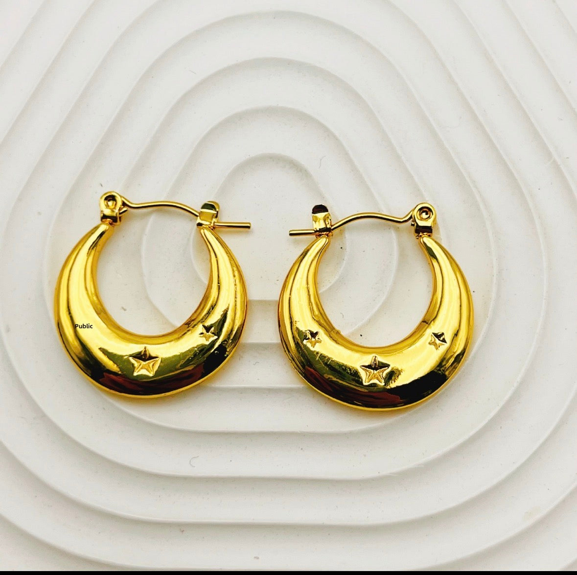 E5522 Arracada estrellas dorada acero inoxidable 4cm