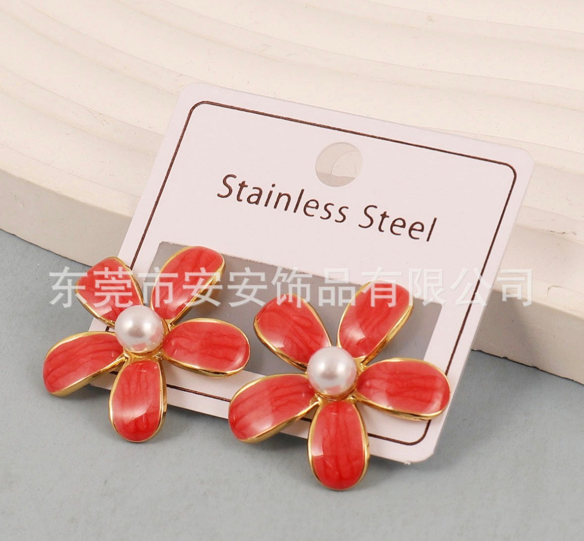E7030 Aretes flor roja acero inoxidable 304 5cm