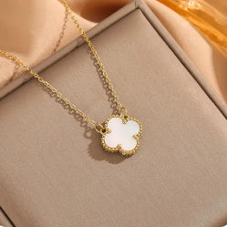 C741 Collar trébol blanco acero de titanio 23cm largo 1cm dije