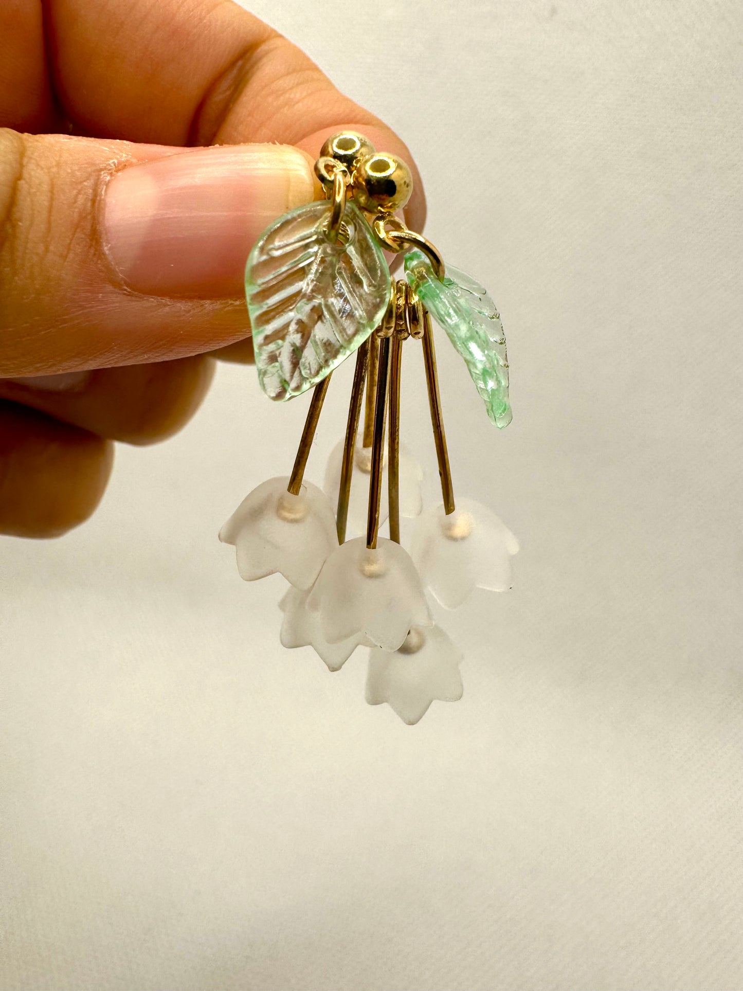 E1384 Aretes Flores Traslúcidas