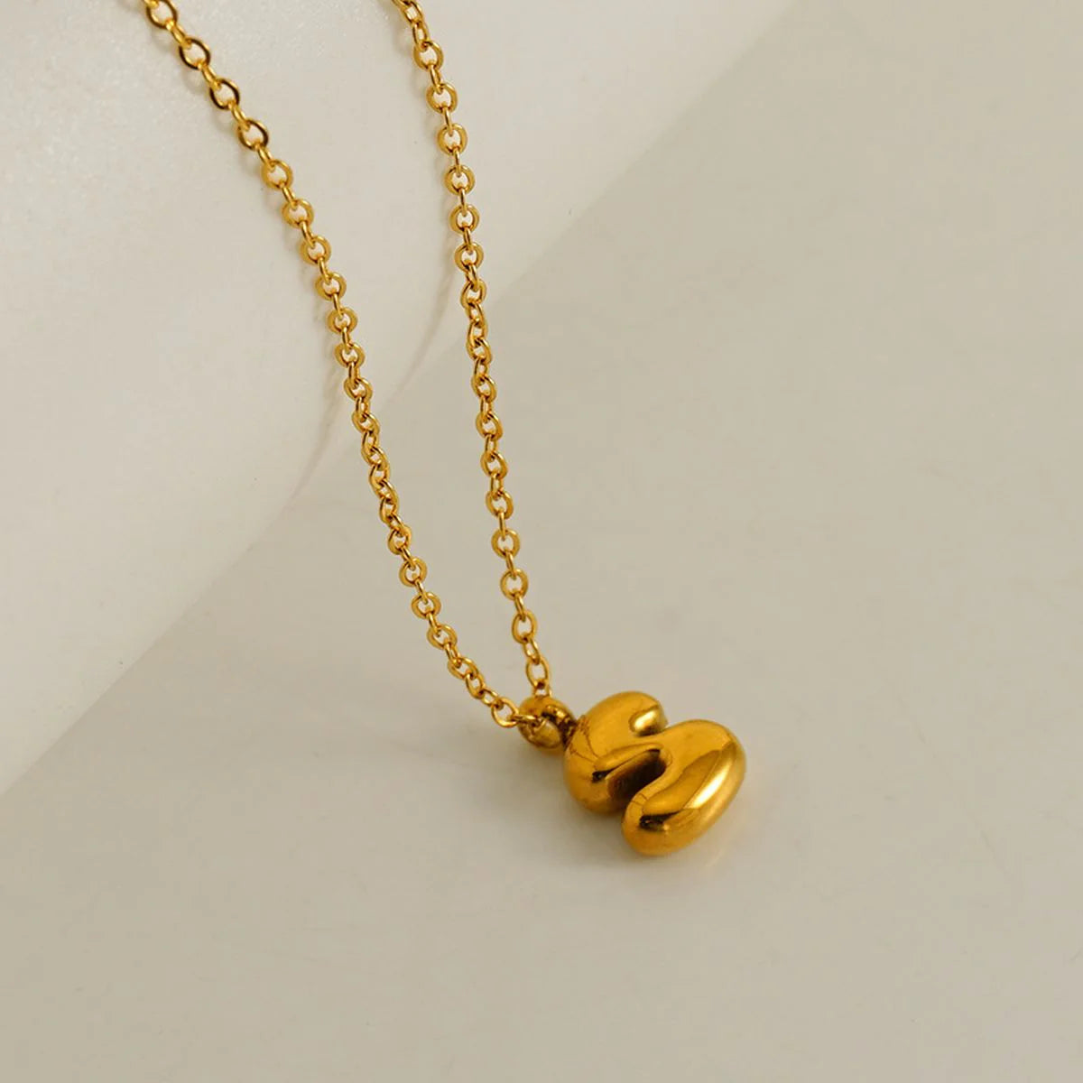 J480S Collar letra S dorada acero inoxidable chapado en oro 18k largo 23cm dije 0.8cm