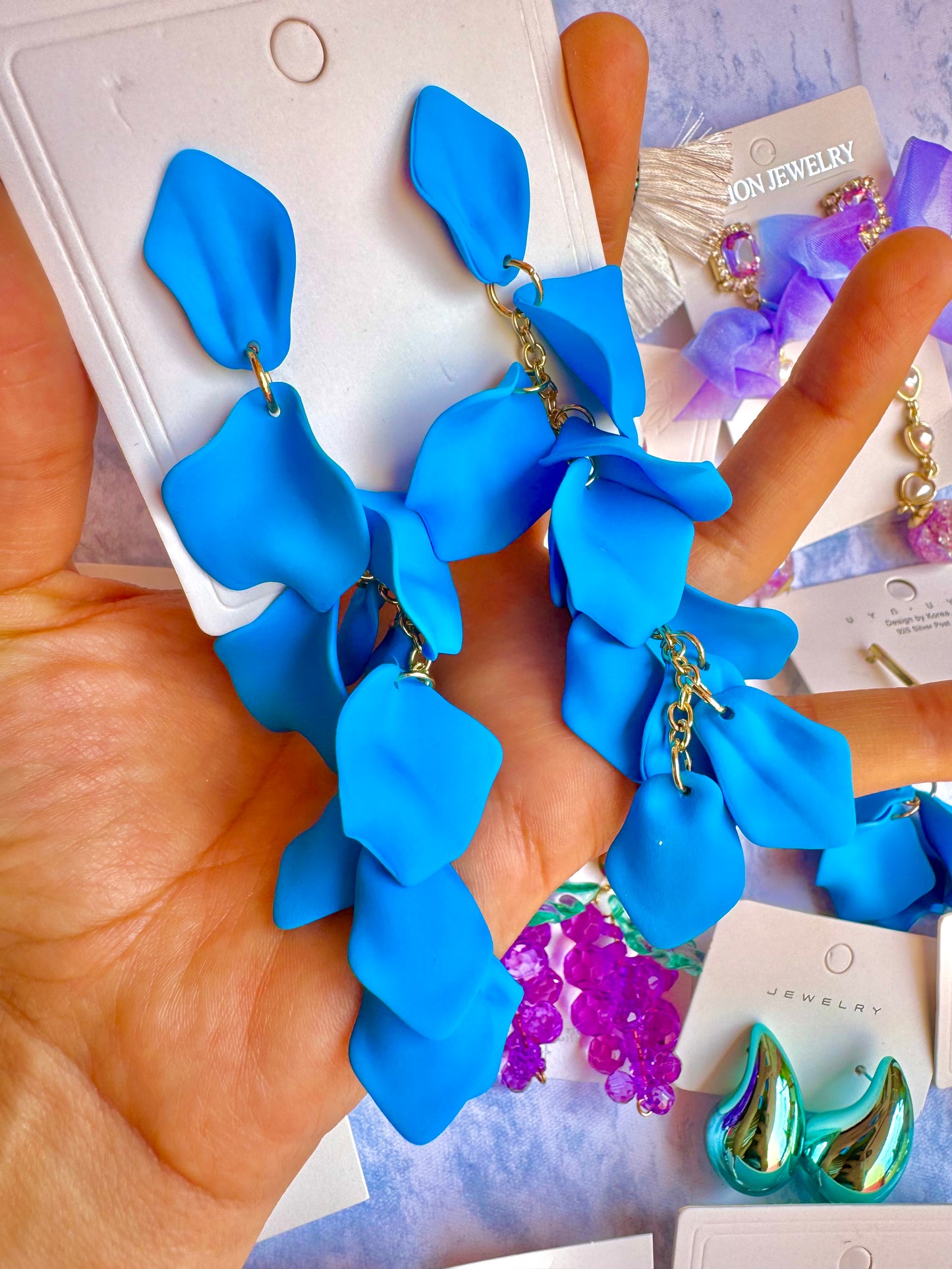 E1674 Aretes pétalos largos poste de plata ligeros