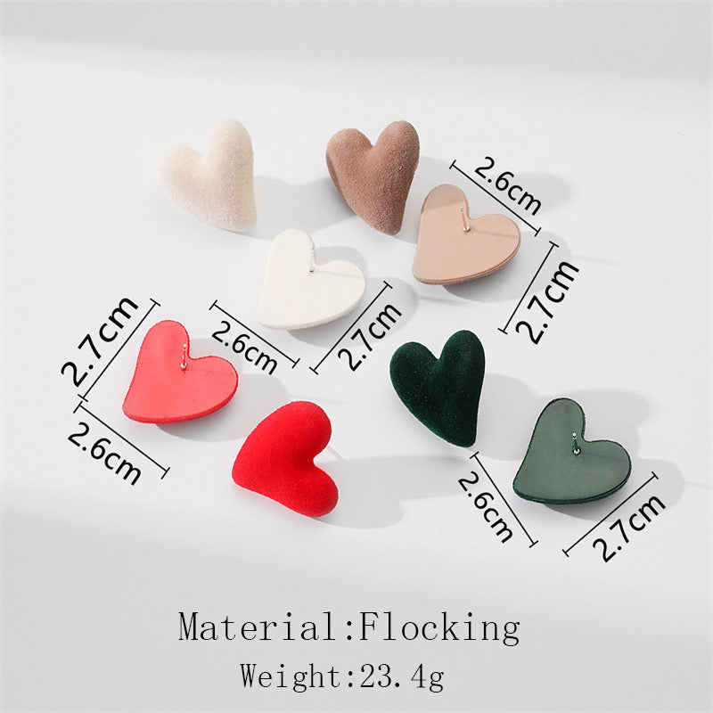 E2395 Conjunto aretes corazon flocado gamuza incluye 4 pares tamaño 3cm