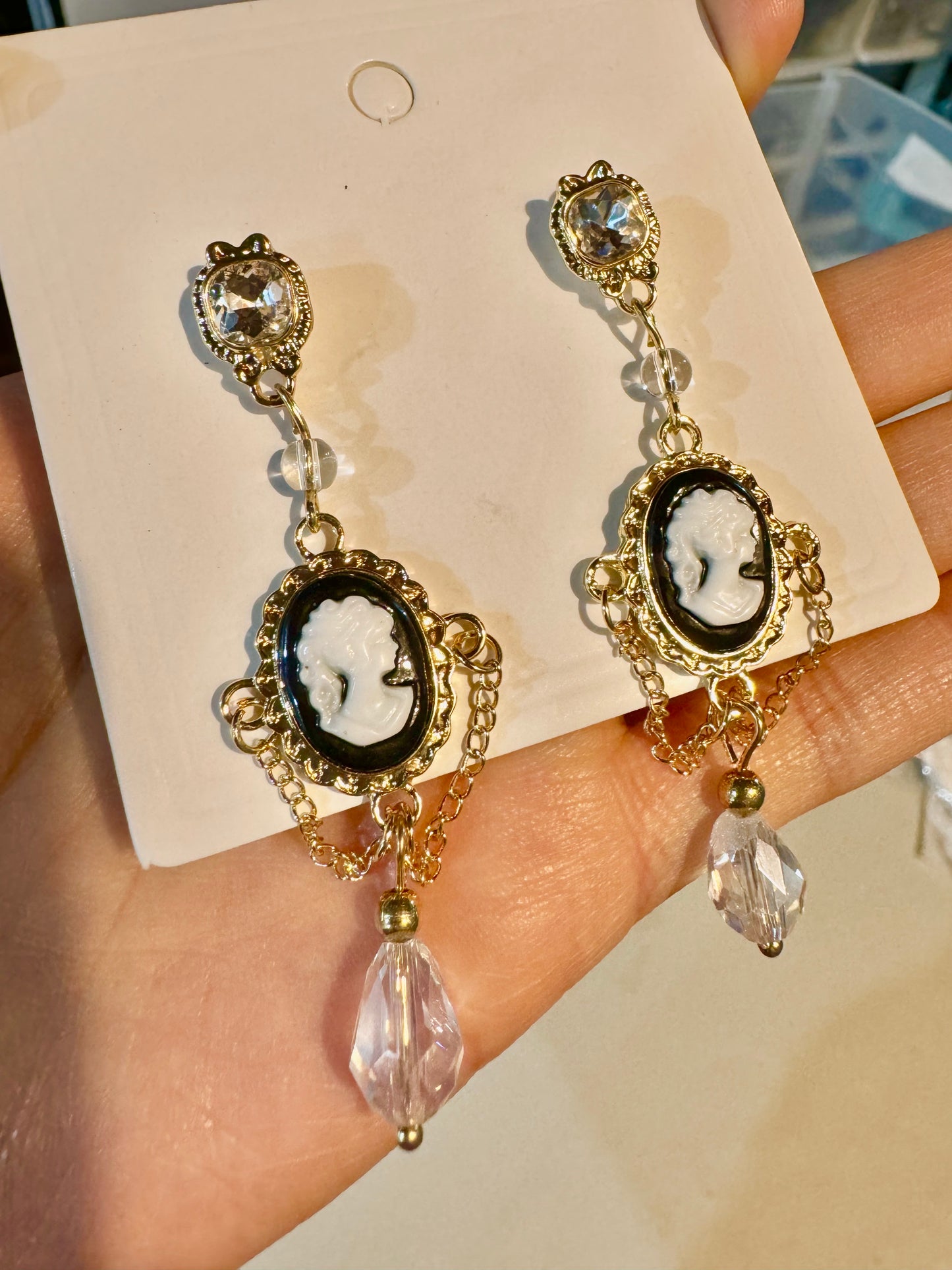 E17 Aretes estilo vintage rostro barroco enchapado cristal resina
