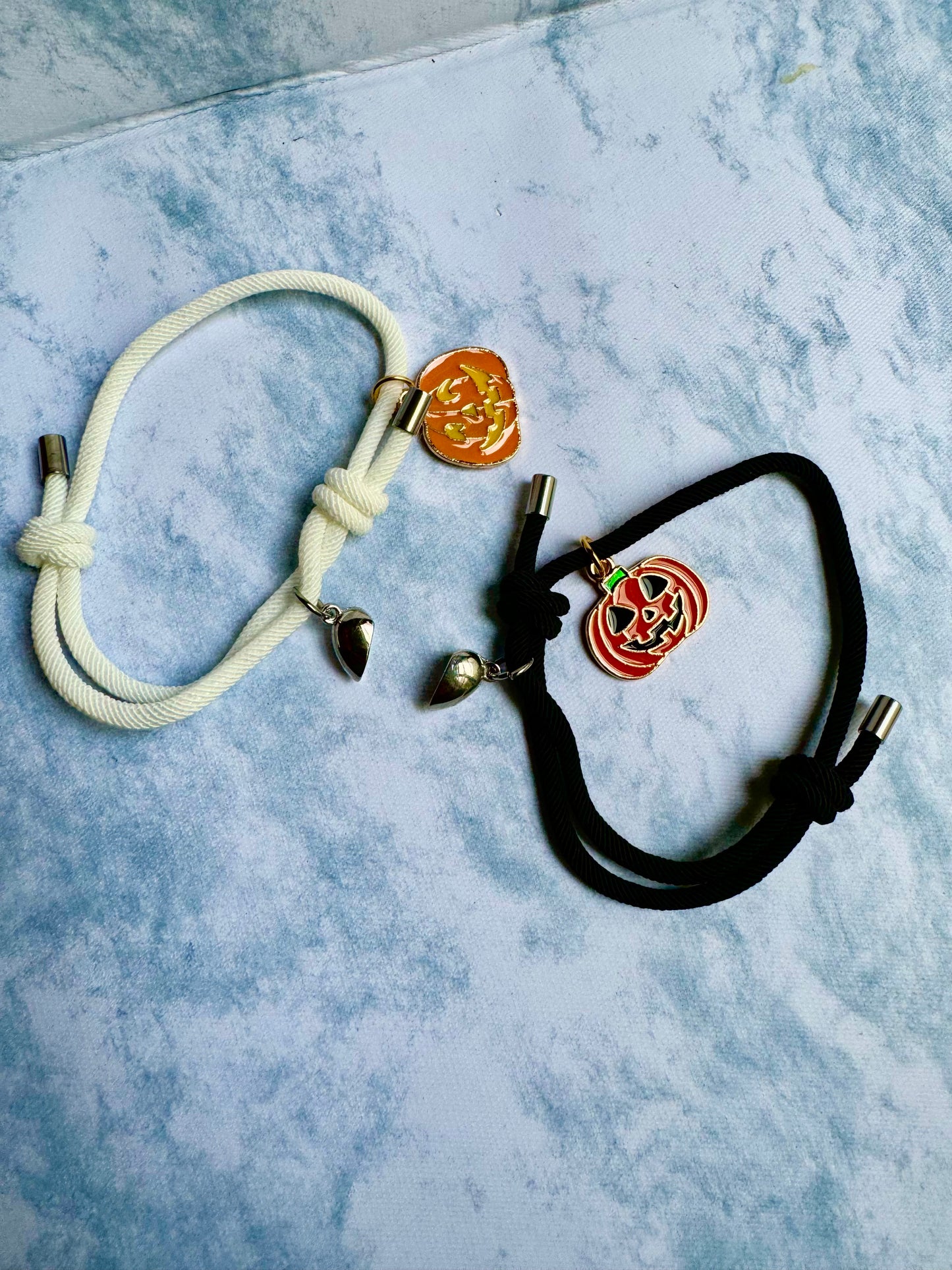 Dúo pulseras pareja incluye 1 par con corazón imán Halloween