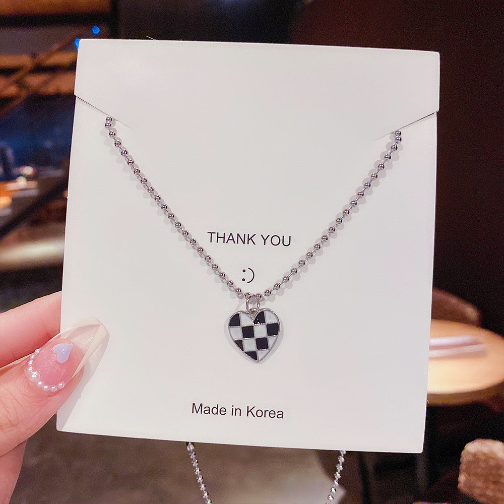 C1153 Collar plateado corazón cuidados blancos y negro acero inoxidable