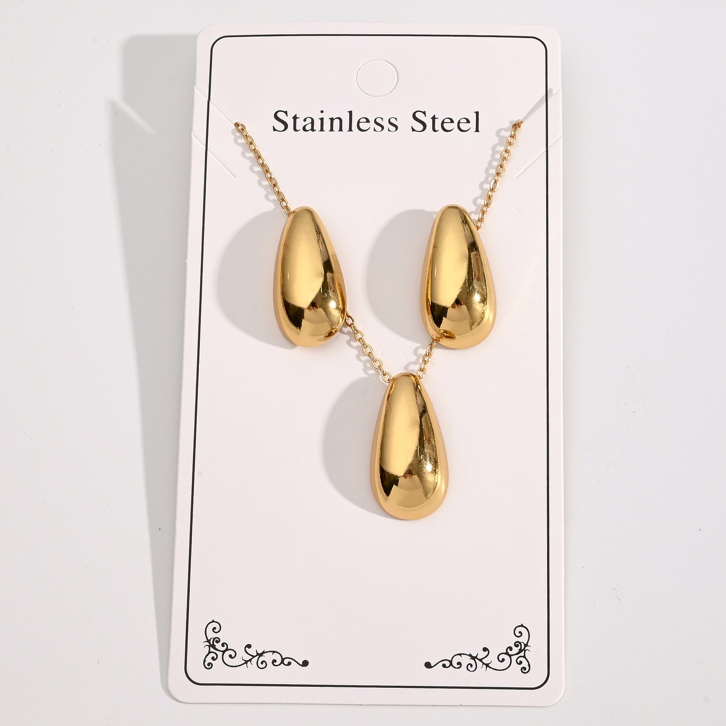 C1038 Conjunto de collar y aretes gota dorada acero inoxidable 20cm largo 2.5cm dije