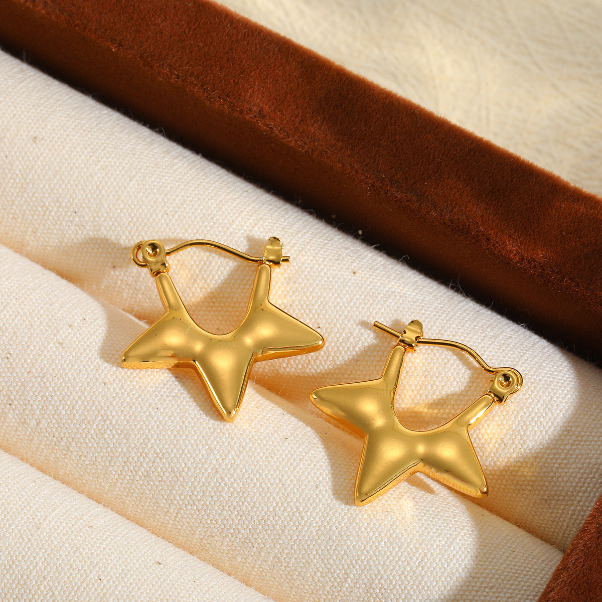 E2533 Aretes estrella dorado acero inoxidable chapado en oro de 18k 2cm