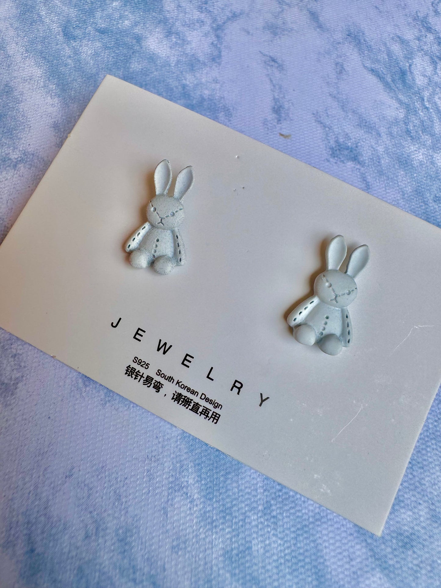 E1800 Aretes conejo mini esmaltado poste de plata 1.7cm
