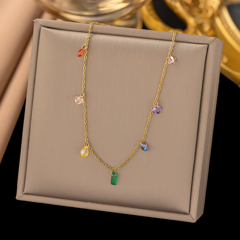 C1593 Collar dorado cristales colores acero inoxidable 304 24cm largo
