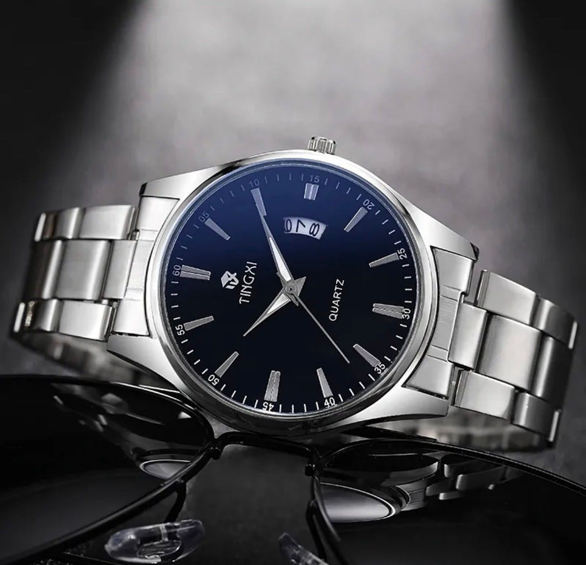 R169 reloj plateado ronda azul marino