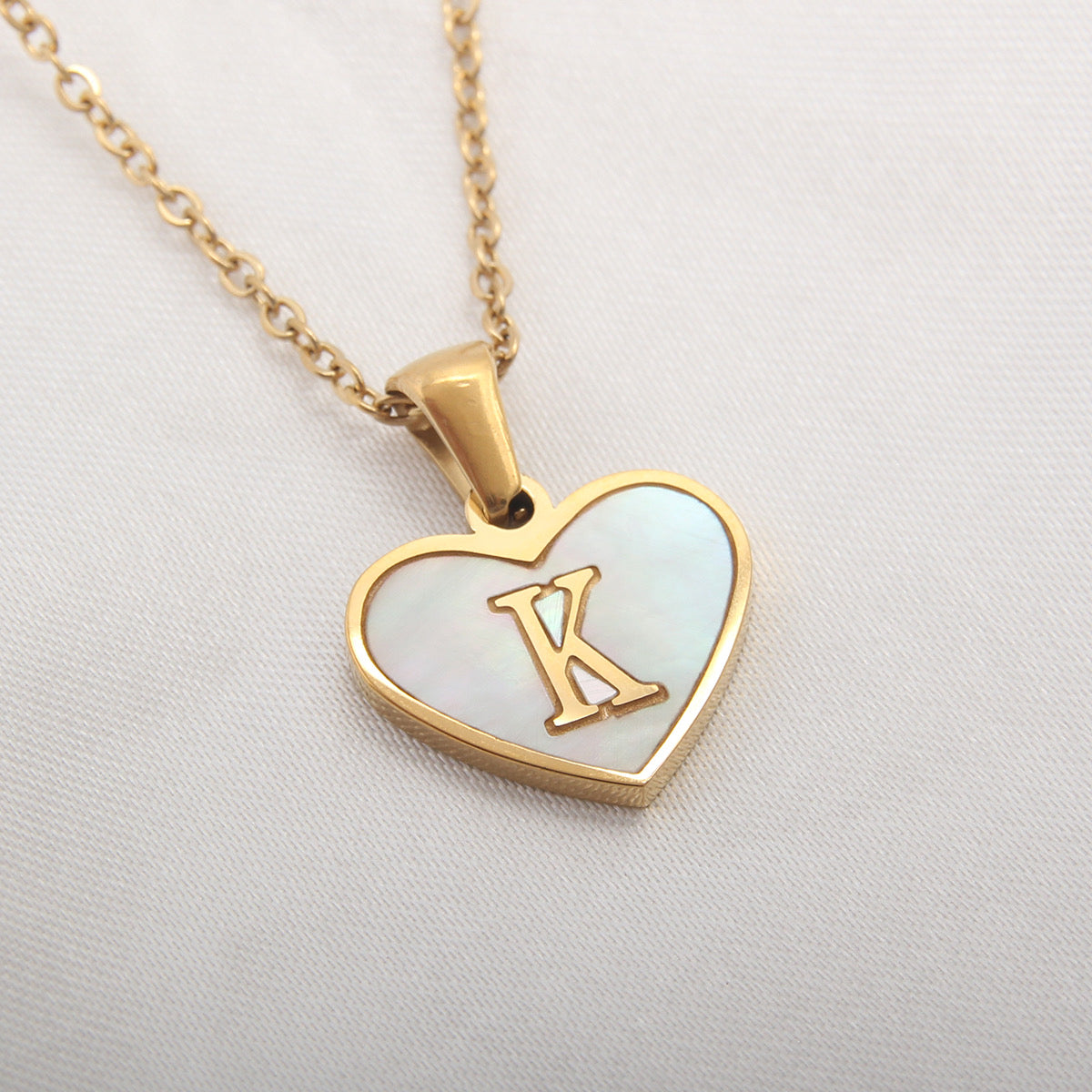 C438K Collar inicial letra corazon acero inoxidable chapado en oro 18k largo 23cm dije 2cm