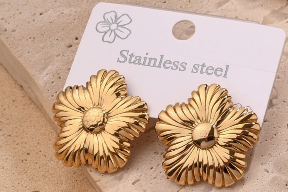 E6016 Aretes flor dorada girasol acero inoxidable chapados en oro de 18k 3cm