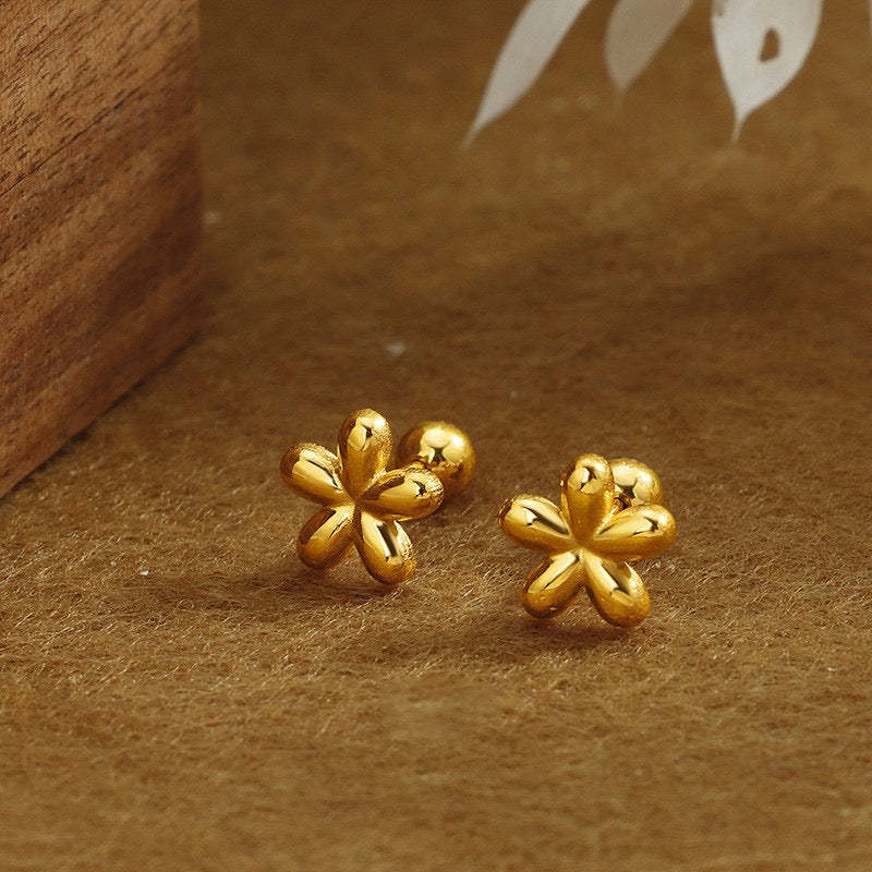 E3203 Aretes mini flor dorada acero inoxidable chapado en oro 18k 0.7cm