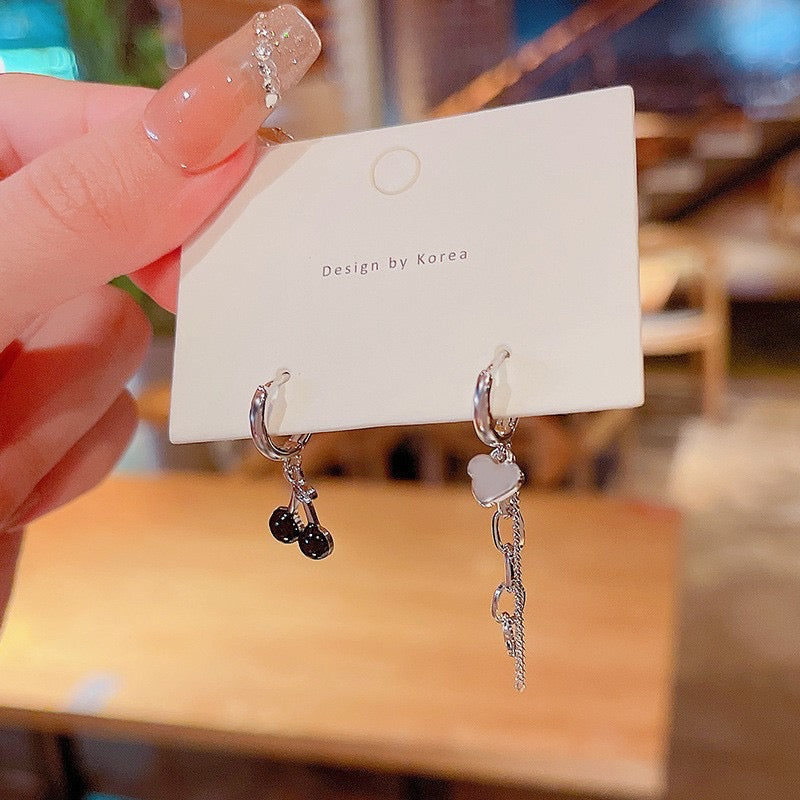 E2336 Aretes cereza corazon argolla plateados asimetricos 5cm