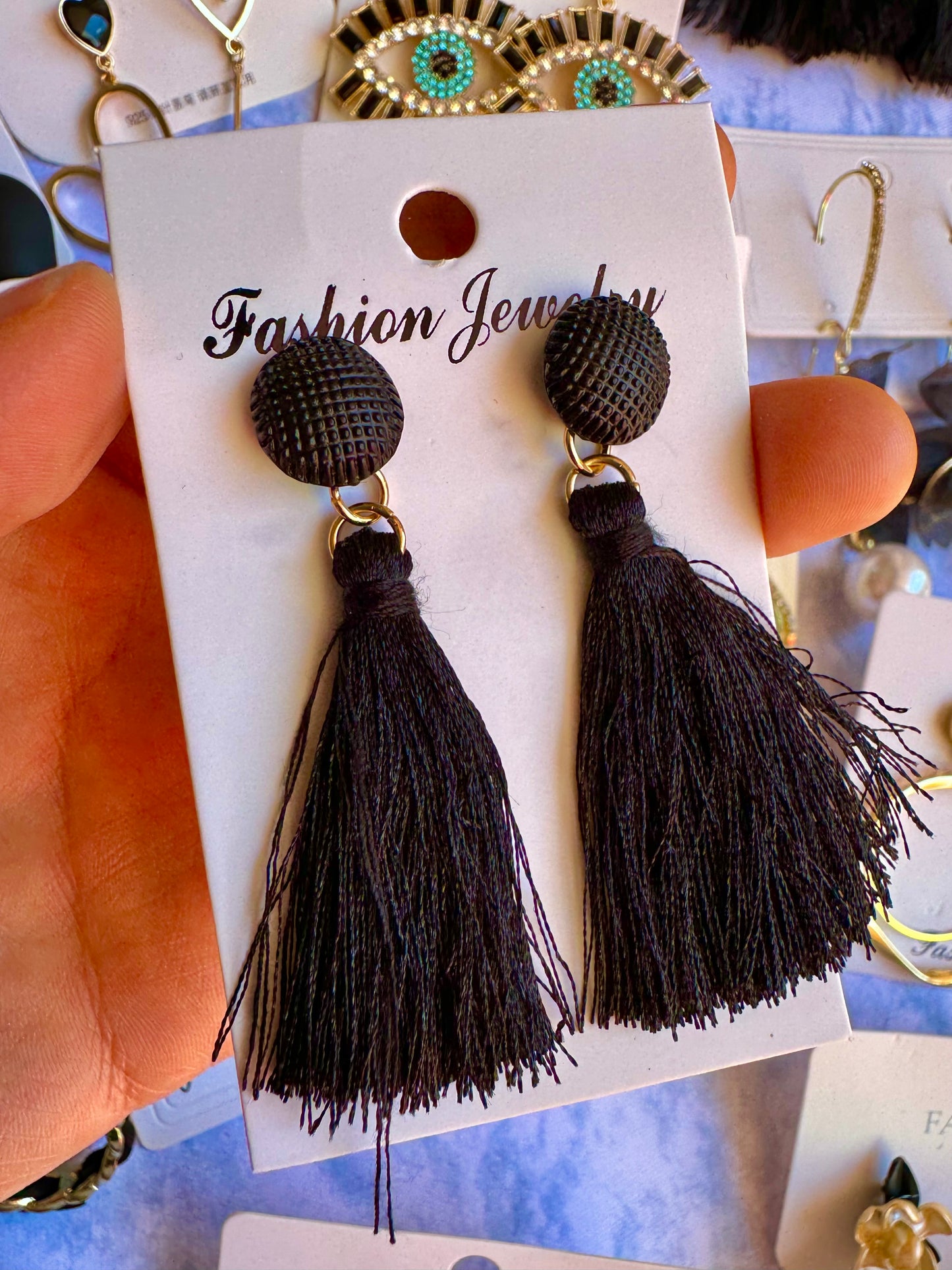 E1723 Aretes borla negro hilo colgante algodón ligero
