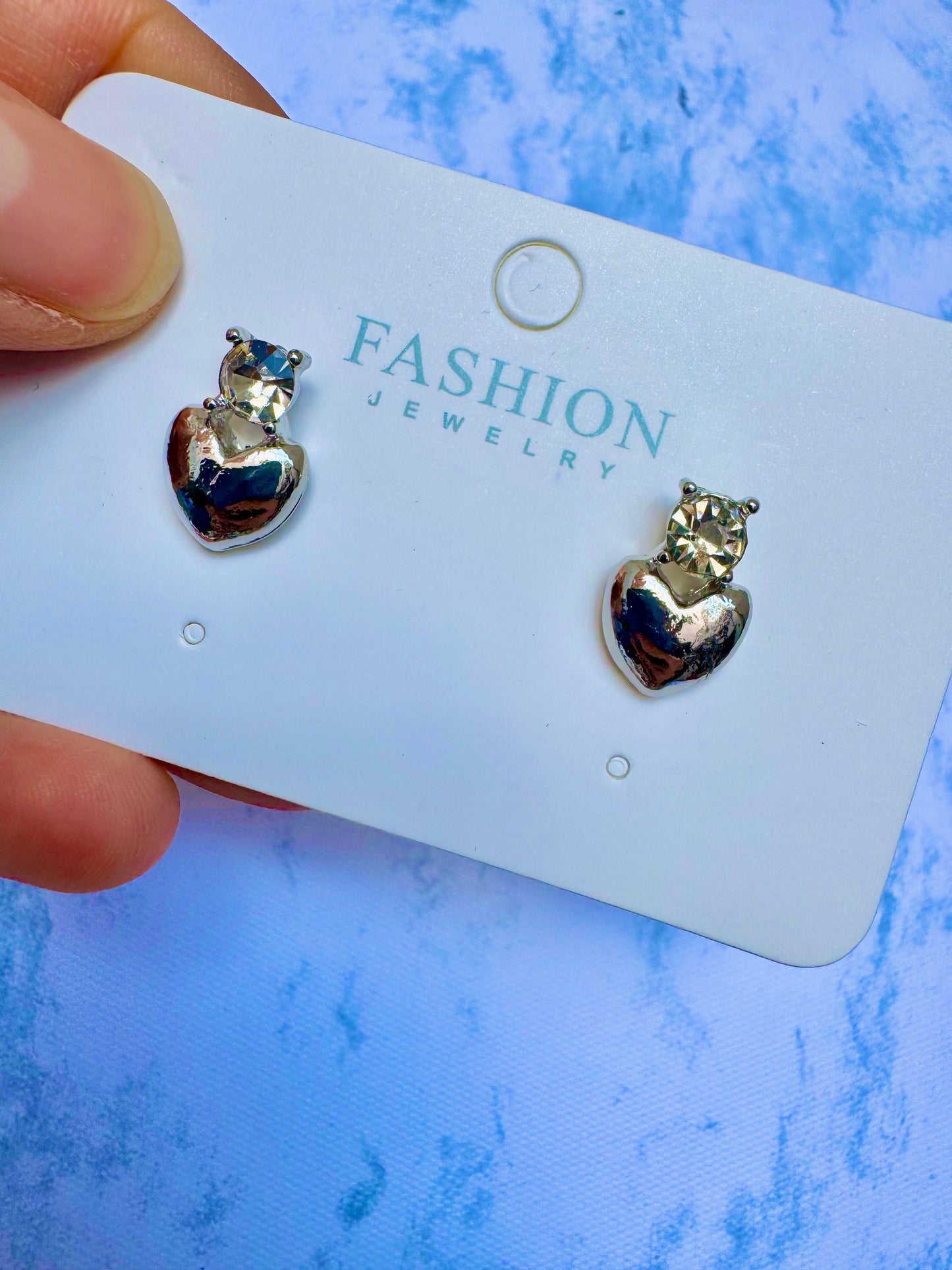 J384P Aretes corazon chico plateado 1.5cm