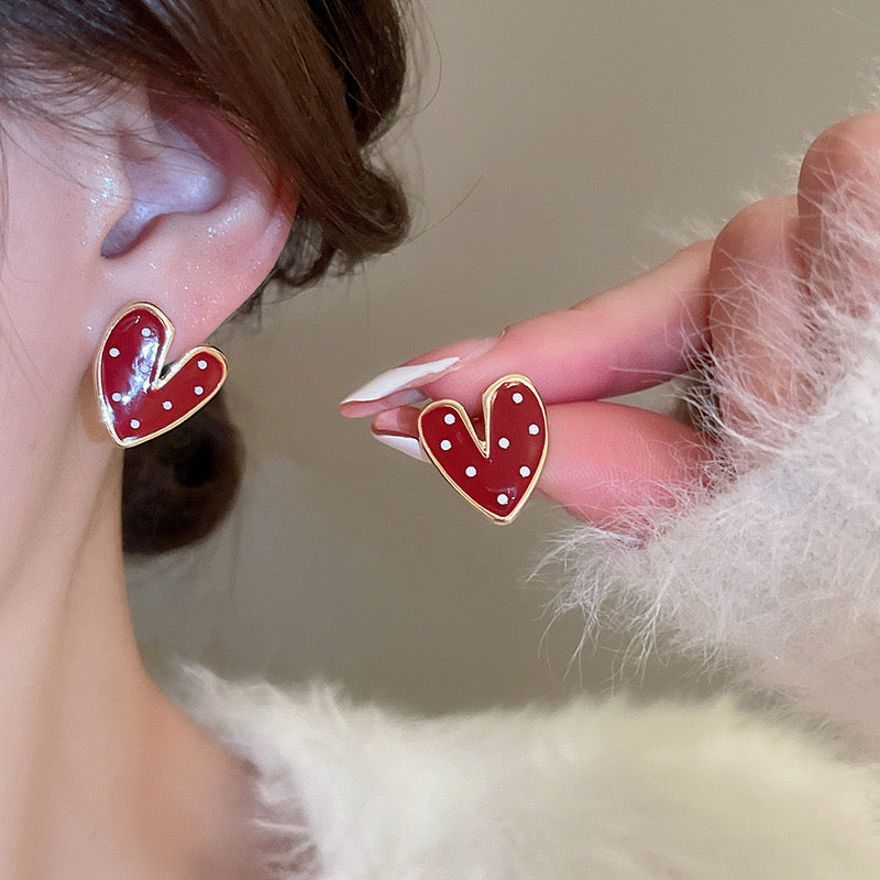 E7115 Aretes corazón rojo puntos blancos aleacion 3cm