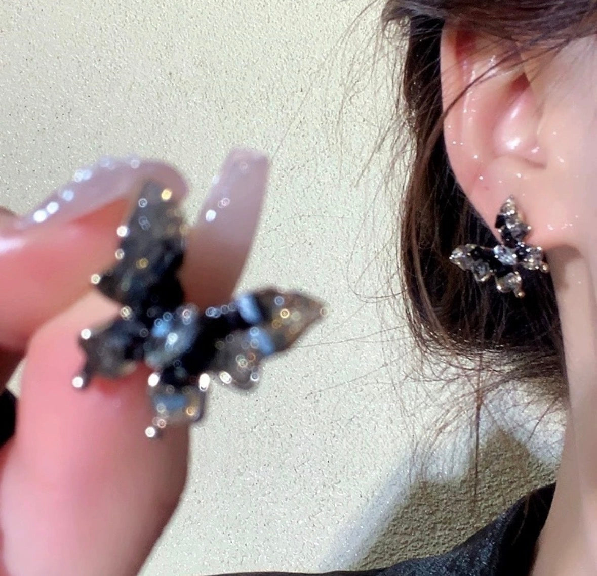 E5407 Aretes mariposa negra brillante elegante de fiesta aleacion 3cm