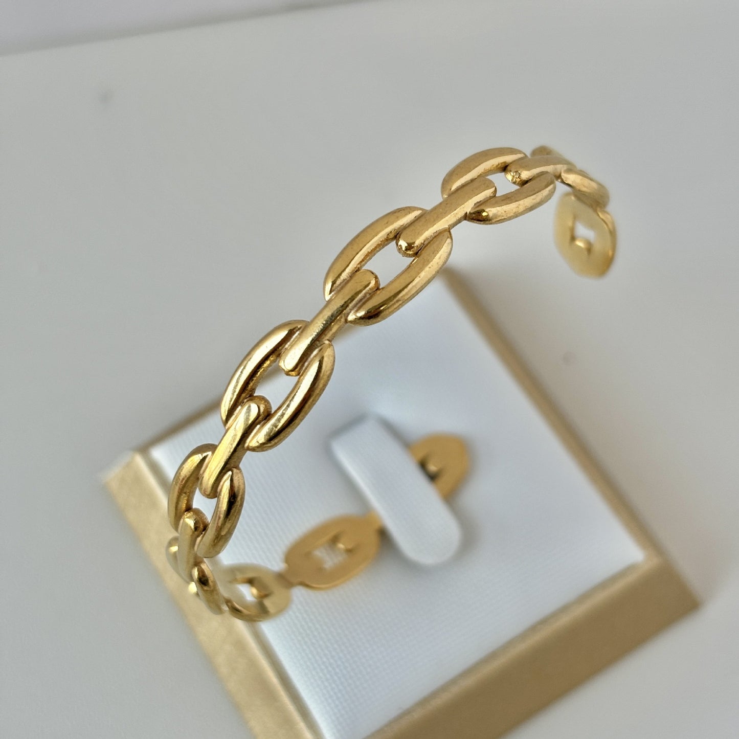 B570 Brazalete dorado acero titanio 6cm