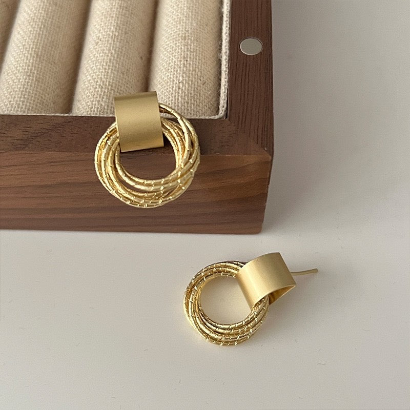 J583 Aretes aro dorado aleacion 2cm