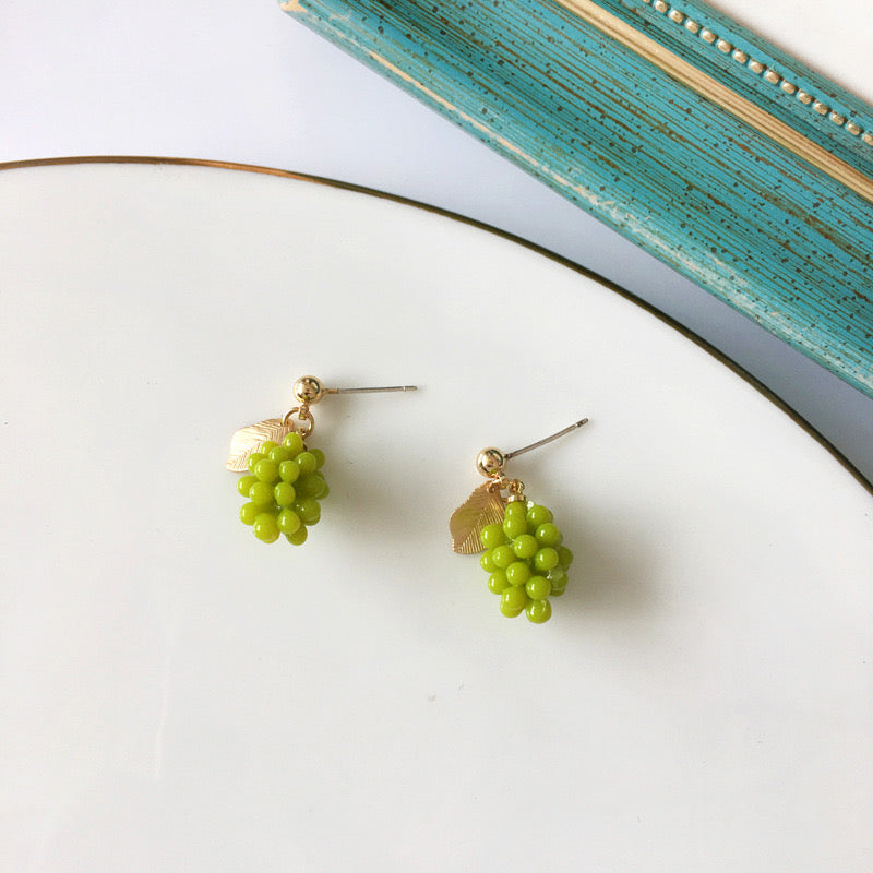 E2611 Aretes uva verde poste de plata resina 2.5cm
