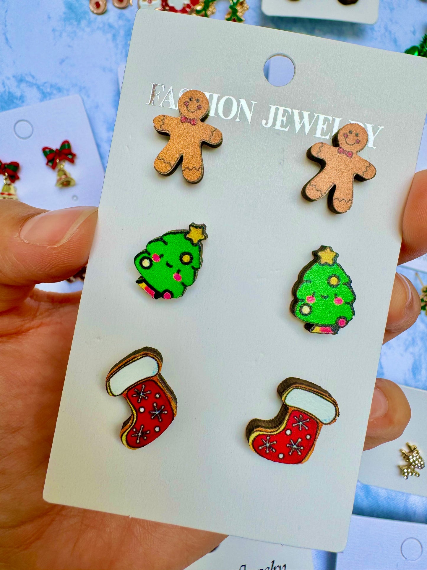 E1850 Set aretes navideños de madera incluye 3 pares 1.5 cm ligeros