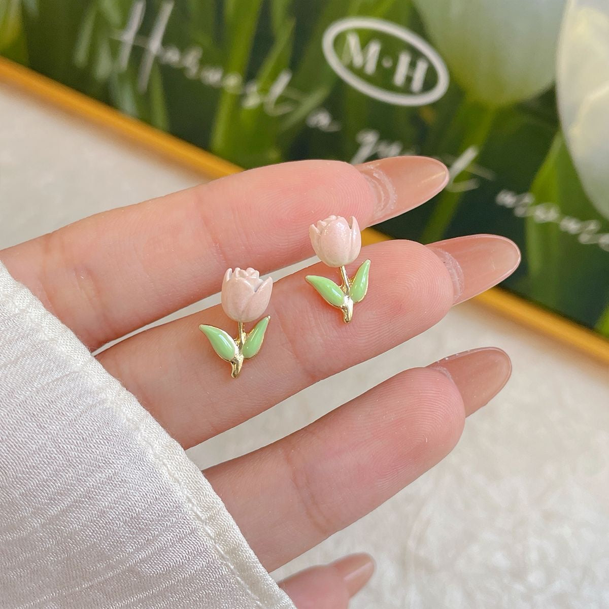 E2592 Aretes tulipan aleacion esmaltado 1.5cm