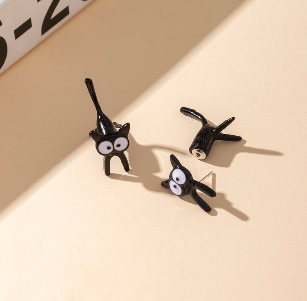 E5433 Aretes gato negro aleacion 1.5cm