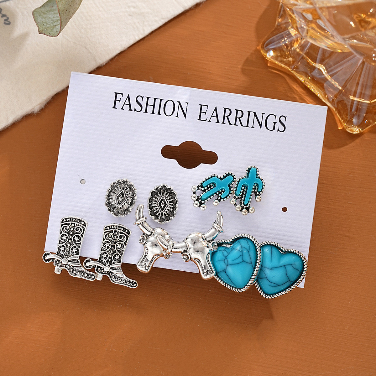 E1938 Set aretes cowboy incluye 5 pares 1.5 cm