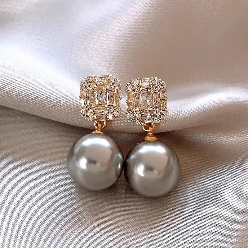 E5814 Aretes cuadro brillante perla gris aleacion 4cm