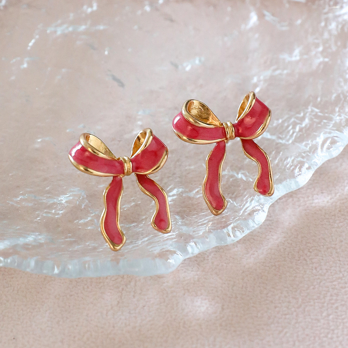 E2378 Aretes moño metal esmaltado 2.5cm