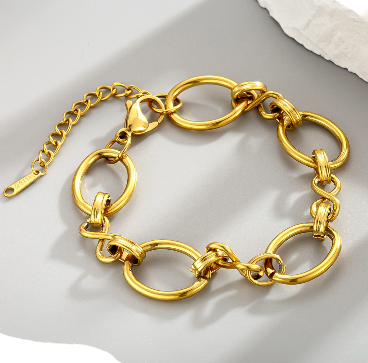 B593 Pulsera dorada acero inoxidable chapado en oro de 18k 19cm