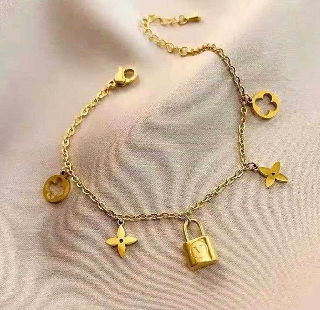 B928 Pulsera candado trebol acero inoxidable19cm dije 1cm