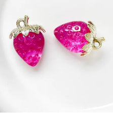 C290 Dije 1 pieza Fresa Rosa Acrilico Largo 3.5cm