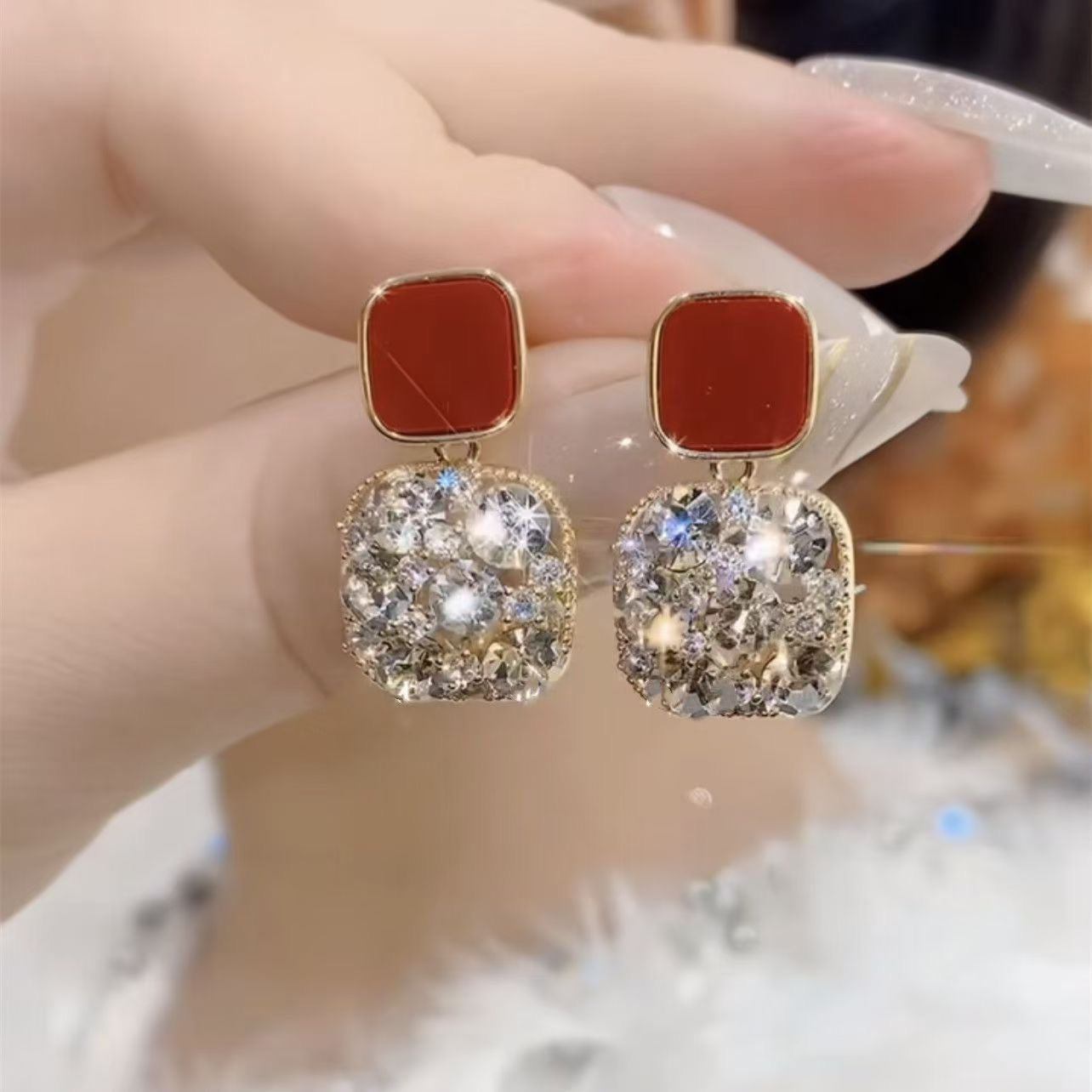 E2382 Aretes Cuadro Rojo Brilloso