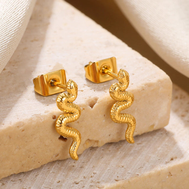 E1604 Aretes Chicos Serpiente Dorada Acero Inoxidable Chapado En Oro 18k
