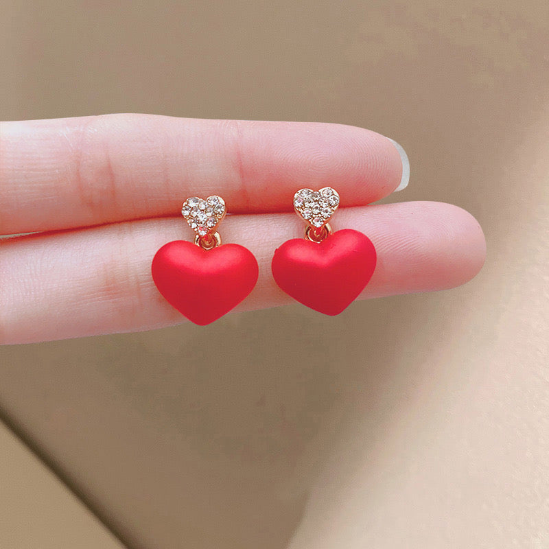 E7361 Aretes corazon rojo aleacion 2cm