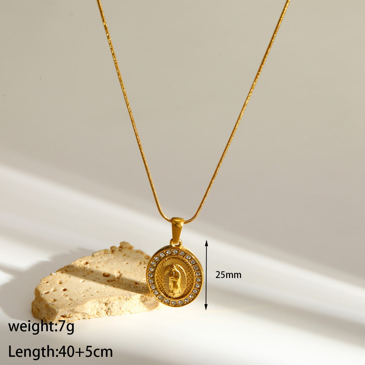 C1538 Collar Virgen de Guadalupe lisa acero inoxidable 21cm dije 2cm chapado en oro de 18k
