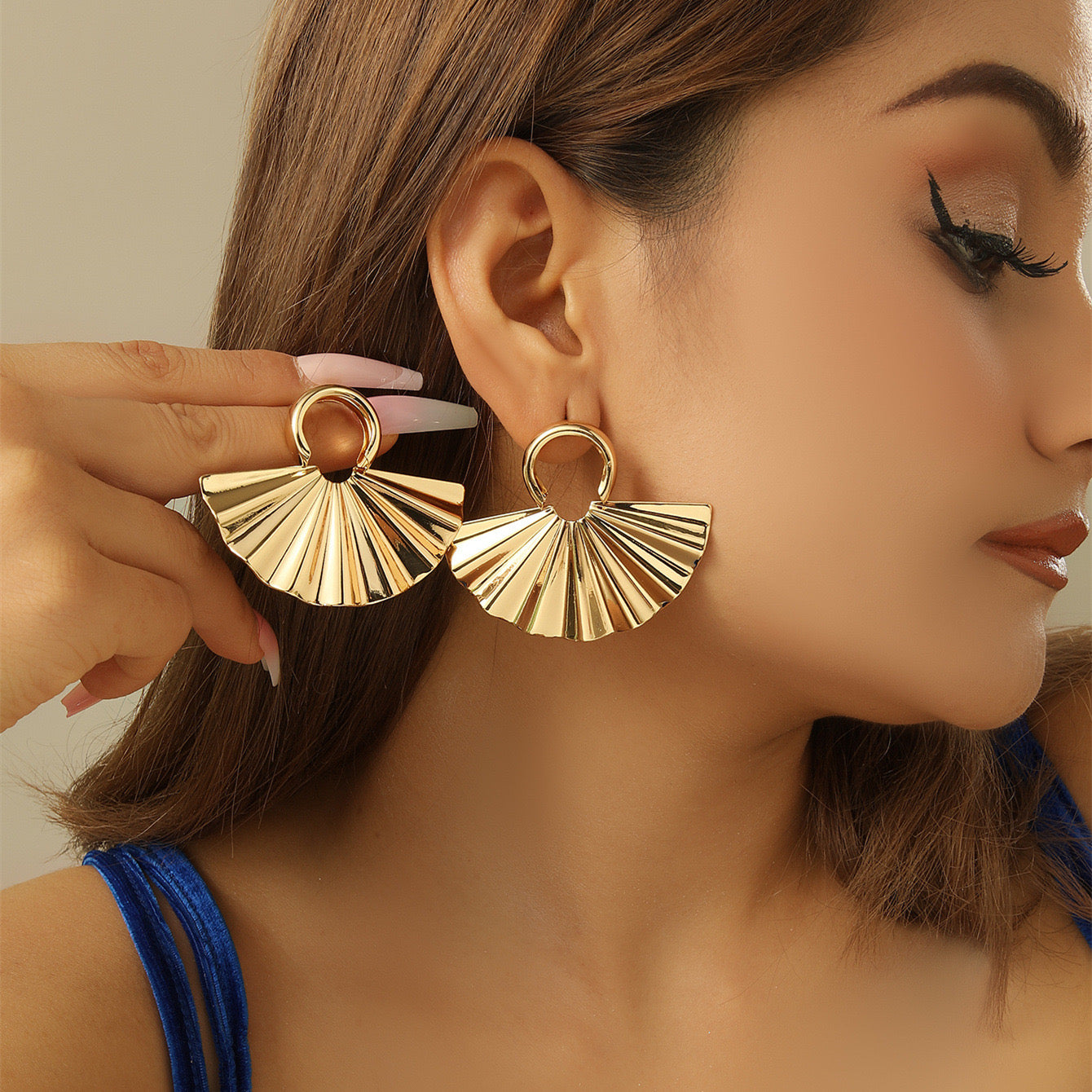 E7252 Aretes dorados aleacion 4.5cm
