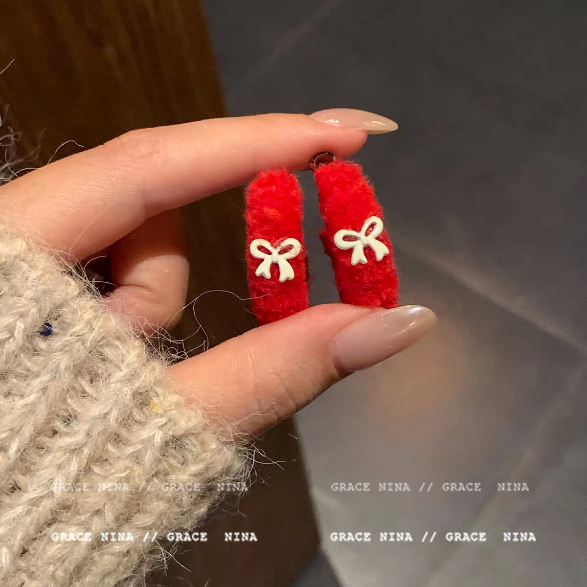 E4966 Arracada roja moño peluche aleacion 4cm