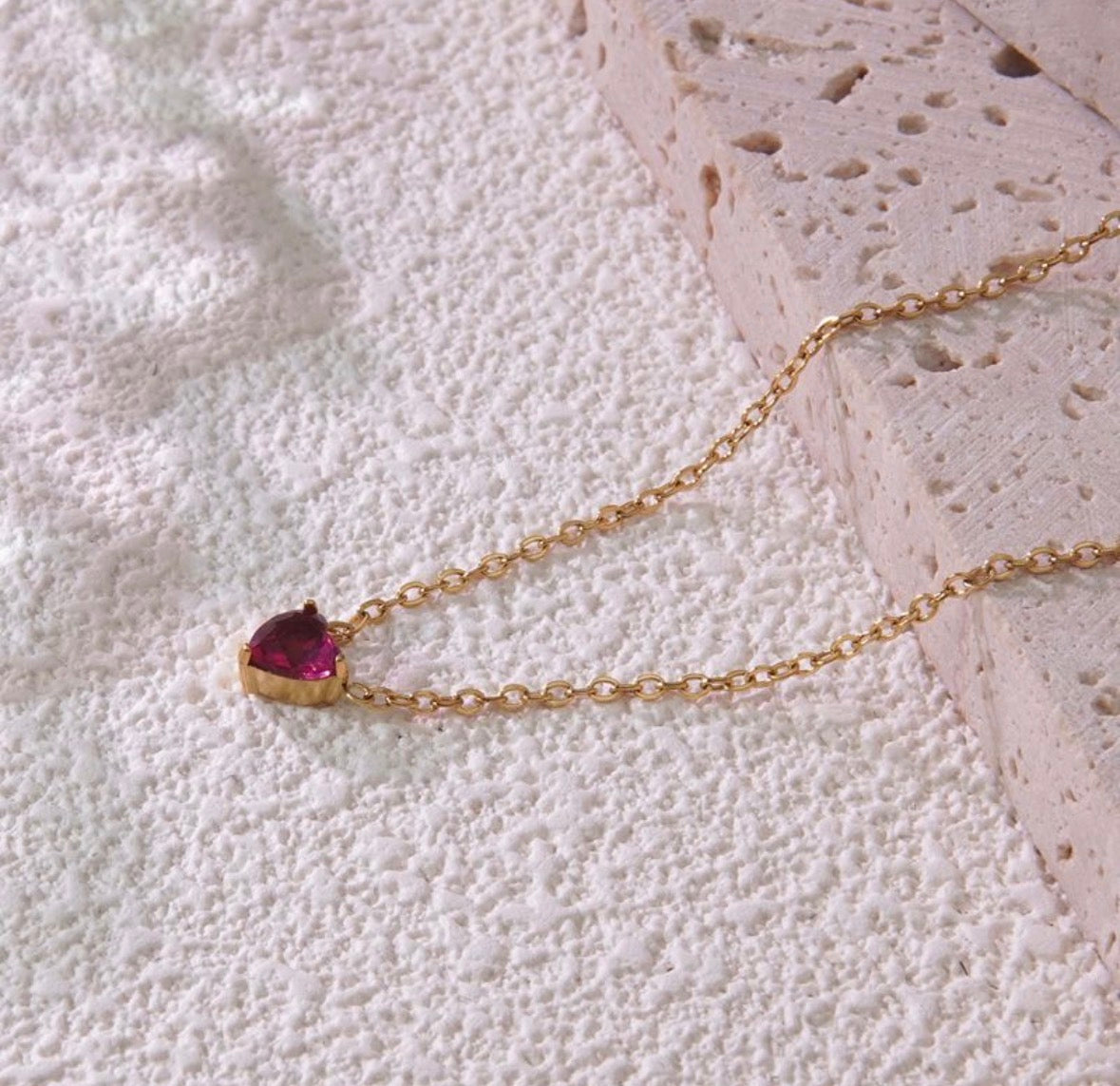 C1500 Collar corazon rojo dorado acero inoxidable 21cm