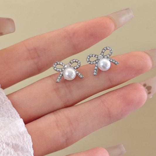 E3700 Aretes moño perla 1cm aleacion