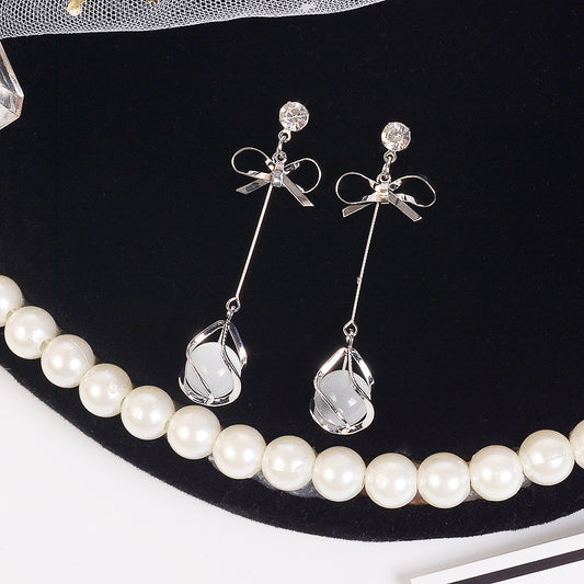 E3507 Aretes flor blanca aleacion  5cm