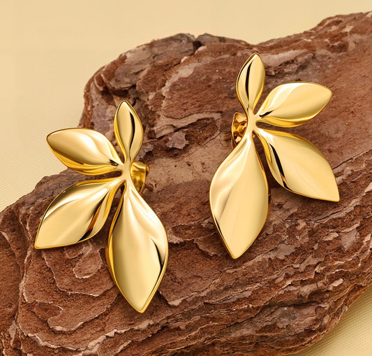 E7042 Aretes pétalos dorados acero inoxidable 4cm