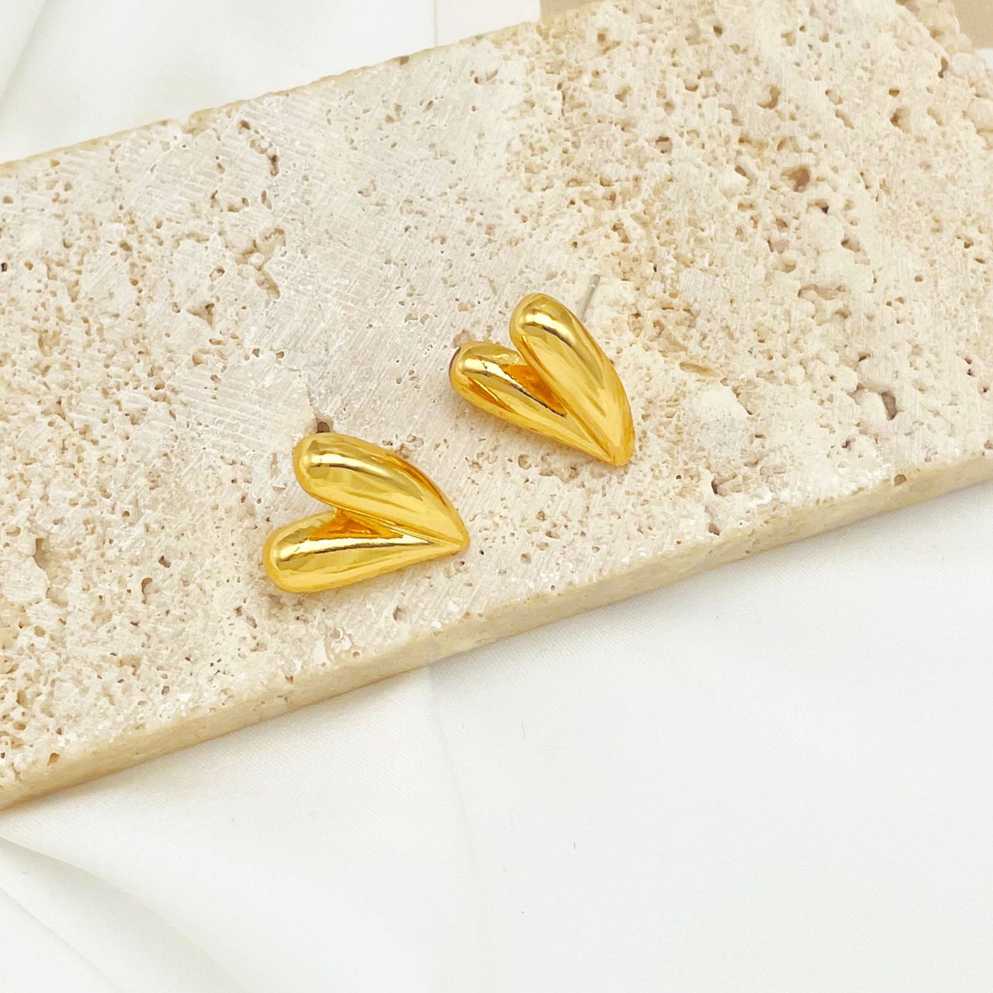 E5812 Aretes corazones dorados aleacion 2cm