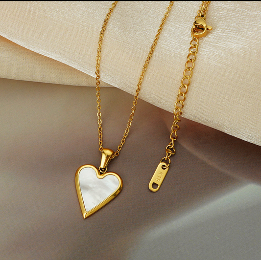 C1061 Collar corazon blanco metal 21cm