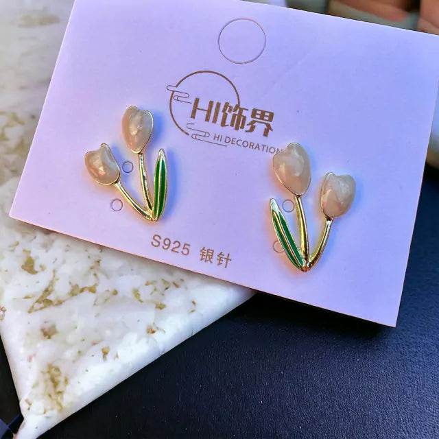 E758W Aretes Flor Tulipán Blanco Aleación